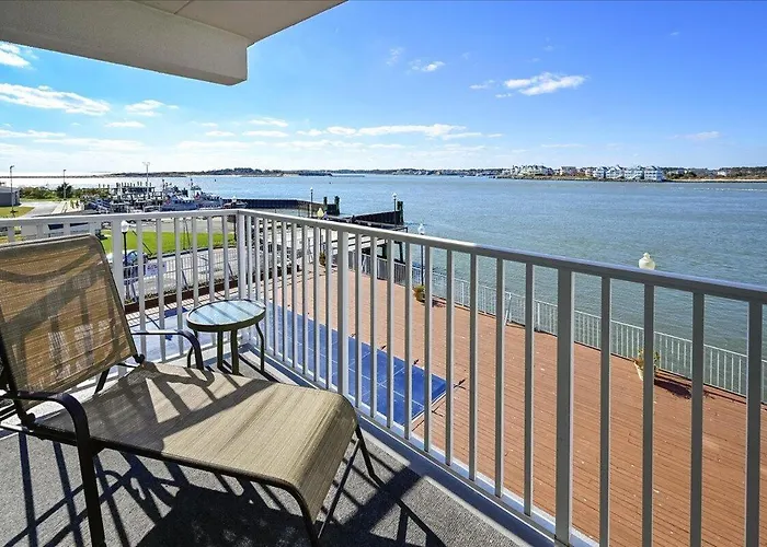 One Of A Kind Direct Bay Views From 3 Bedroom At Assateague House! Holiday home